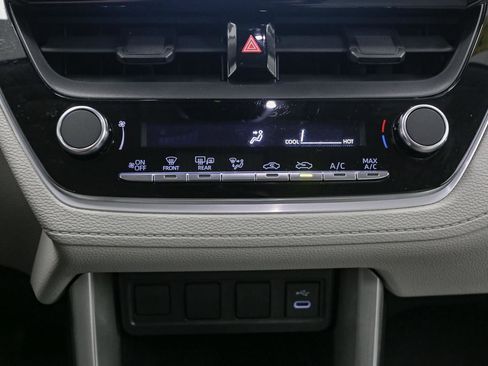 Used 2024 Toyota Corolla Cross L image 27