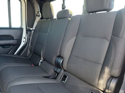 Certified 2023 Jeep Gladiator Willys image 14