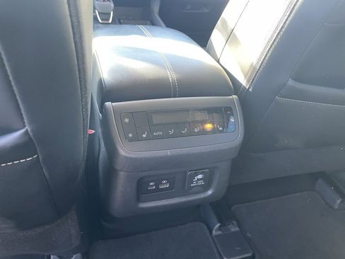 Used 2023 Nissan Pathfinder Platinum image 25