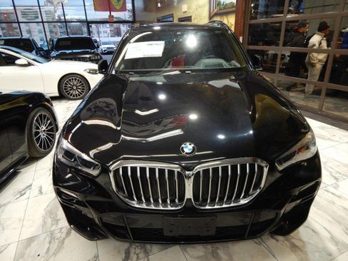 Used 2021 BMW X5 xDrive40i w/ M Sport Package image 3