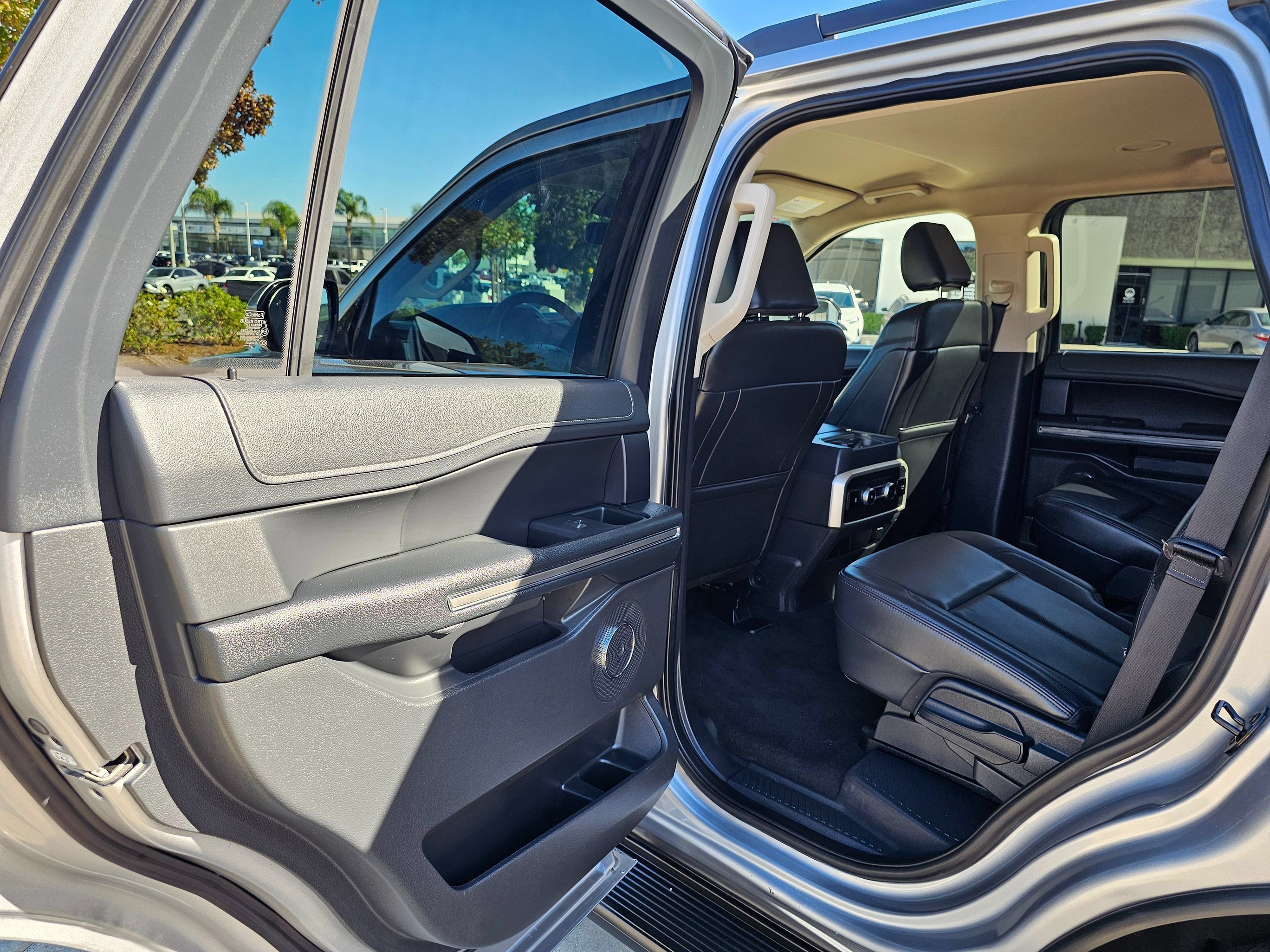 Used 2024 Ford Expedition XLT RWD image 13