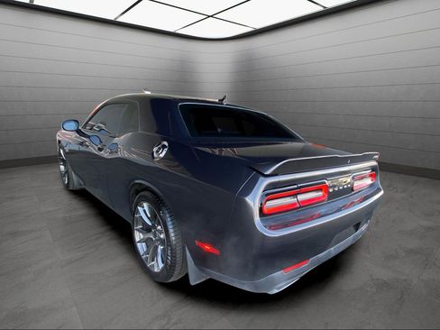 Used 2017 Dodge Challenger SRT w/ Technology Group image 4