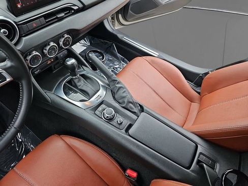 Used 2023 MAZDA MX-5 Miata Grand Touring RWD image 17