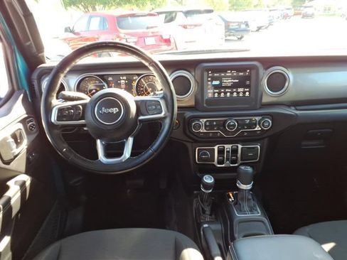 Used 2020 Jeep Wrangler Unlimited Sahara w/ Cold Weather Group AWD/4WD image 17