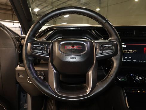 Used 2024 GMC Sierra 1500 AT4 w/ Technology Package AWD/4WD image 10