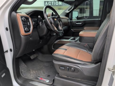 Used 2022 Chevrolet Silverado 2500 High Country w/ Z71 Off-Road Package image 16