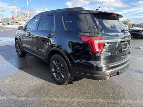 Used 2018 Ford Explorer XLT w/ Equipment Group 202A image 8