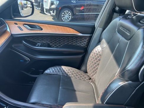 Used 2021 Jeep Grand Cherokee L Summit image 11