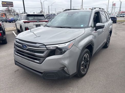 Used 2025 Subaru Forester Premium image 3