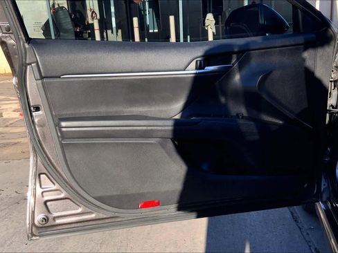 Used 2022 Toyota Camry SE image 20