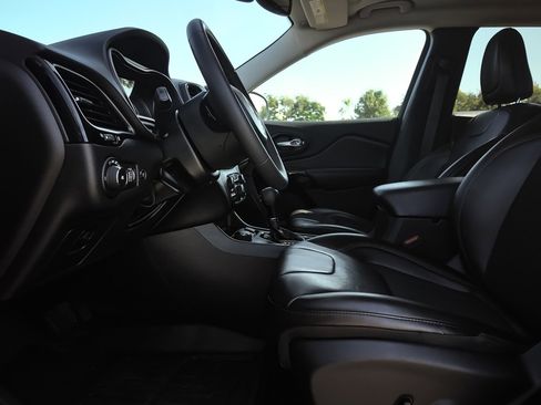 Used 2020 Jeep Cherokee Latitude Plus image 20