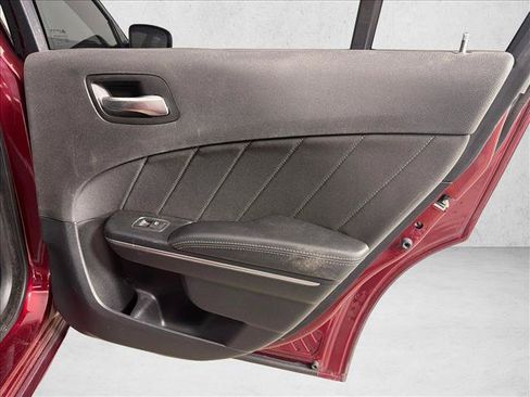 Used 2017 Dodge Charger SXT RWD image 16