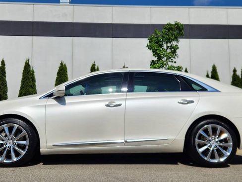 Used 2013 Cadillac XTS Premium AWD/4WD image 2