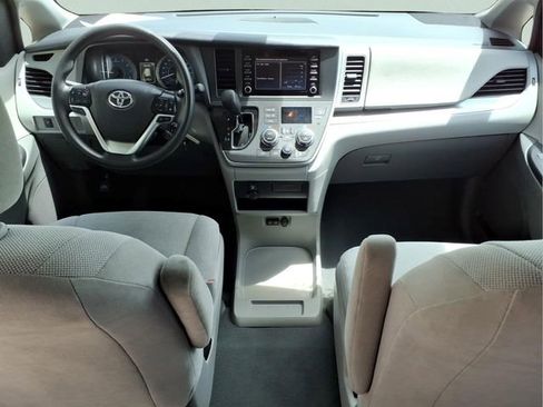 Used 2020 Toyota Sienna L FWD image 21