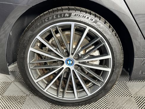 Used 2023 BMW 530e w/ Premium Package image 32