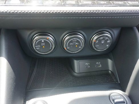 Used 2024 Nissan Z Performance w/ Floor Mat Package RWD image 11