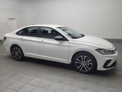 Used 2025 Volkswagen Jetta Sport image 11