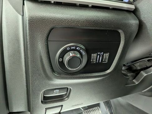 Certified 2023 Jeep Grand Cherokee Laredo image 19