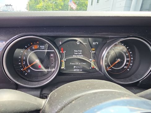 Used 2021 Jeep Wrangler Unlimited Sahara AWD/4WD image 2