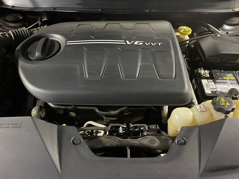 Used 2019 Jeep Cherokee Limited w/ Technology Group FWD image 13