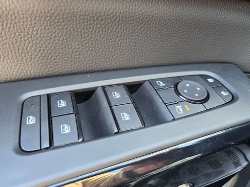 New 2026 Nissan Pathfinder SV image 12