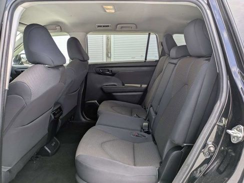 Used 2023 Toyota Highlander L FWD image 13