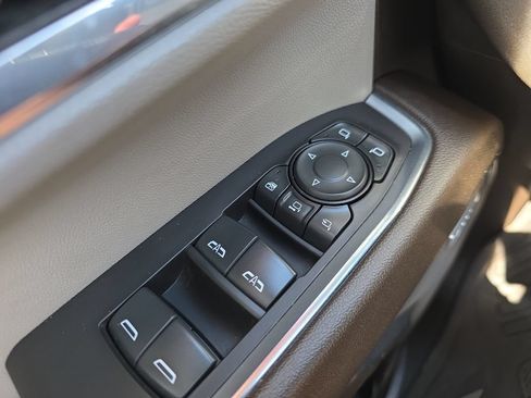 Used 2024 GMC Sierra 2500 SLT w/ SLT Premium Package AWD/4WD image 19