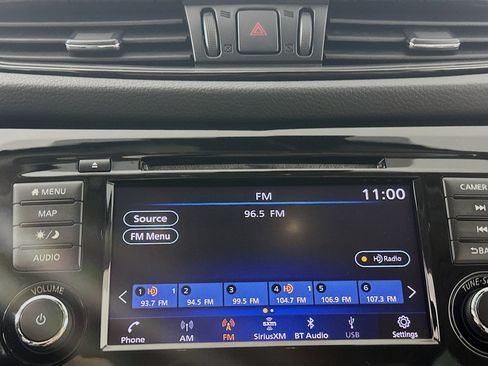 Used 2018 Nissan Rogue SL w/ Premium Package image 19