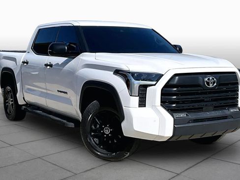 Used 2022 Toyota Tundra SR5 w/ SR5 Convenience Package AWD/4WD image 3