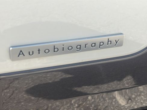 Used 2025 Land Rover Range Rover Autobiography AWD/4WD image 13
