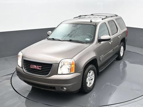Used 2014 GMC Yukon SLT w/ SLT-2 Equipment Package AWD/4WD image 22