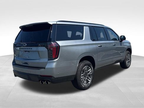 Used 2025 Chevrolet Suburban Z71 AWD/4WD image 5