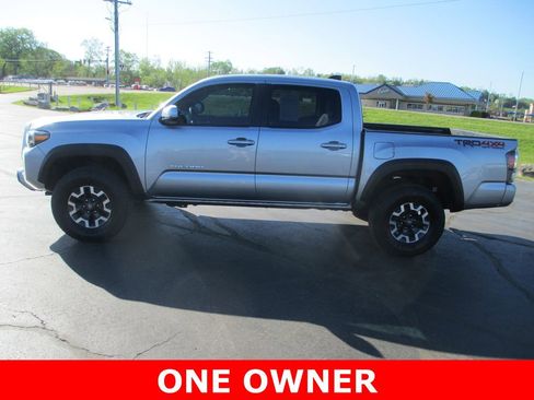 Used 2023 Toyota Tacoma TRD Off-Road w/ TRD Premium Off Road Package image 11