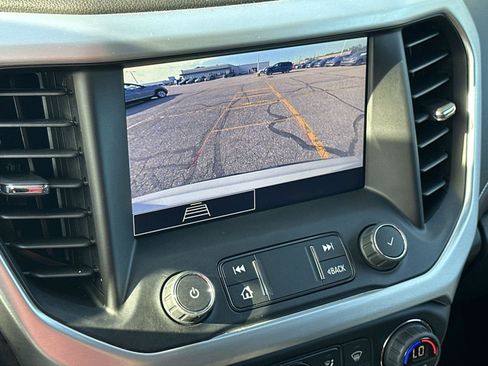 Certified 2022 GMC Acadia SLE image 16