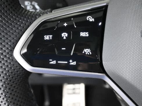 Used 2024 Volkswagen Tiguan SE R-Line FWD image 22