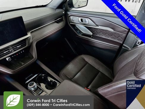Used 2025 Ford Explorer Platinum w/ LUX Leather Package AWD/4WD image 30