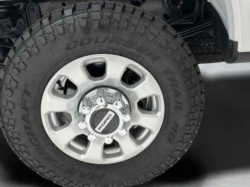 Used 2023 Ford F350 XLT w/ Snow Plow/Camper Package AWD/4WD image 10