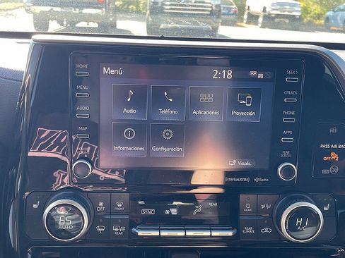 Used 2020 Toyota Highlander XLE image 22