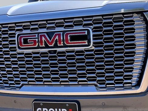 Used 2022 GMC Yukon XL Denali AWD/4WD image 30
