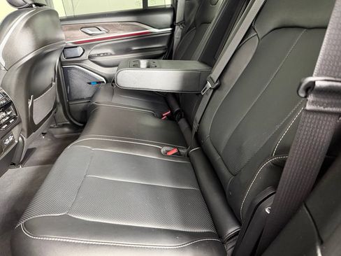Used 2023 Jeep Grand Cherokee Overland AWD/4WD image 20