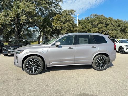 New 2026 Volvo XC90 T8 Plus image 3