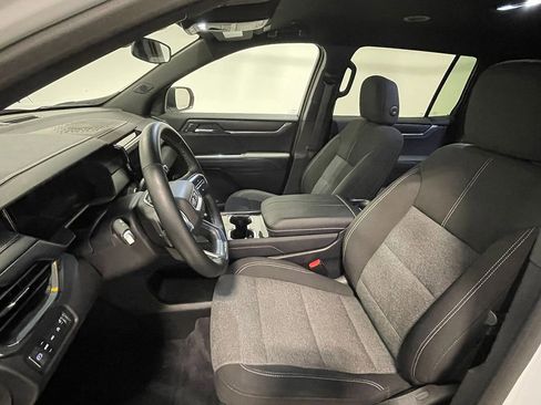 Used 2025 GMC Acadia Elevation image 3