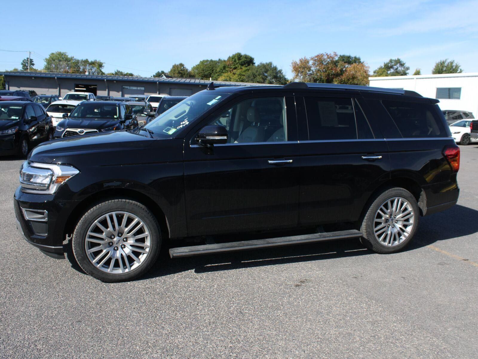 Used 2024 Ford Expedition Limited AWD/4WD image 5