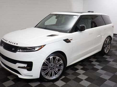 Used 2025 Land Rover Range Rover Sport Dynamic SE image 2
