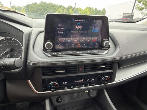 Used 2024 Nissan Rogue SV AWD/4WD image 31