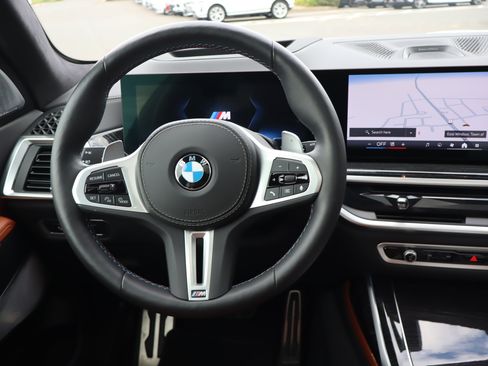 Used 2025 BMW X7 M60i AWD/4WD image 18