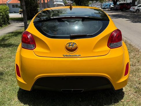 Used 2015 Hyundai Veloster FWD image 6