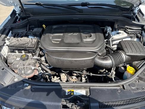 Used 2019 Jeep Grand Cherokee Altitude AWD/4WD image 29