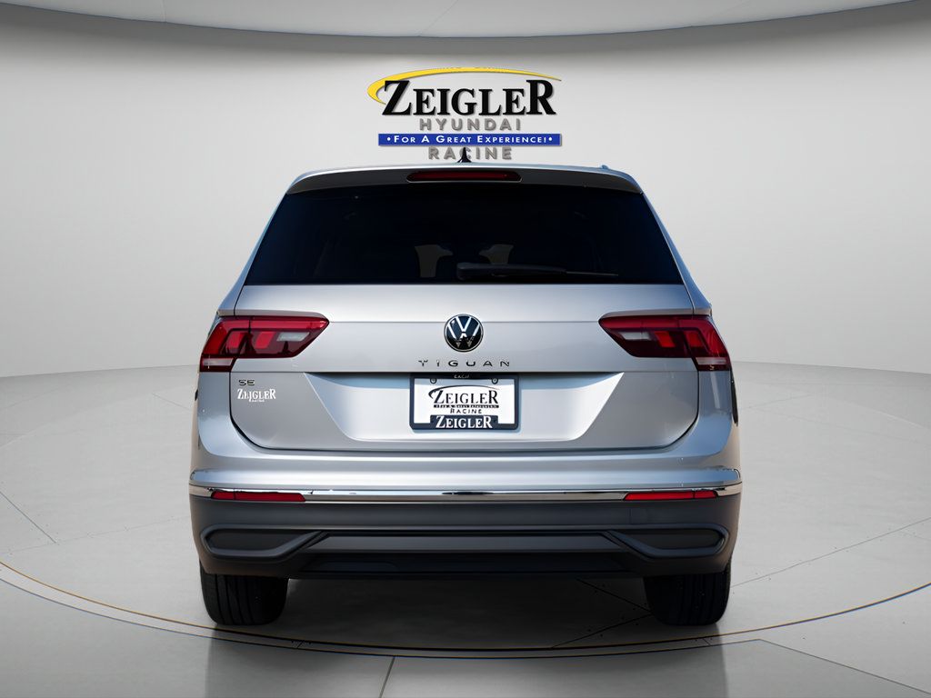 Used 2023 Volkswagen Tiguan SE w/ Panoramic Sunroof Package FWD image 6