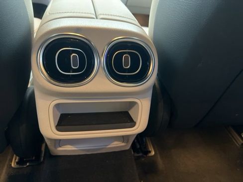 Used 2025 Mercedes-Benz GLC 300 4MATIC image 10